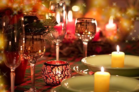 Тёплый романтический вечер при свечах (Фото: Shutterstock)