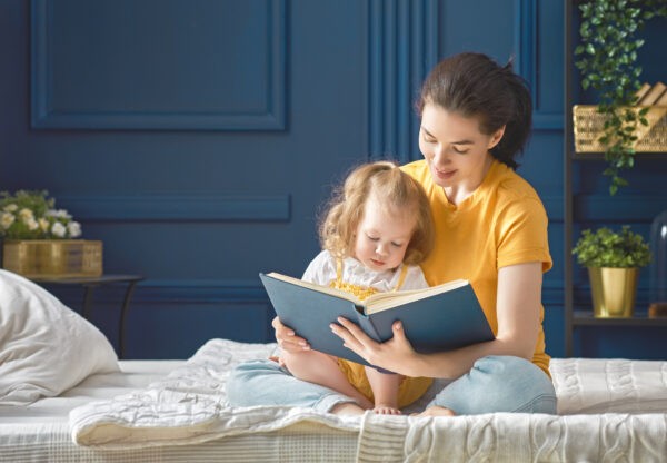 Учёные обнаружили, что одним из главных прогнозов жизнестойкости у детей было то, что им читали дома. (Shutterstock)