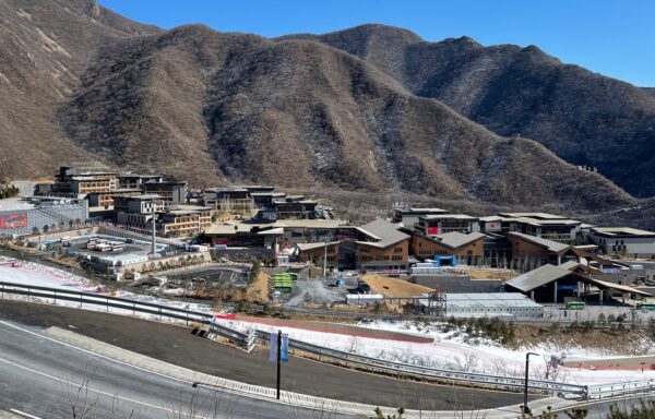 Олимпийская деревня зимних Игр 2022 года в Национальном центре в районе Яньцин, Пекин, Китай, 3 февраля 2022 года. (DanielMihailescu/AFP viaGettyImages)