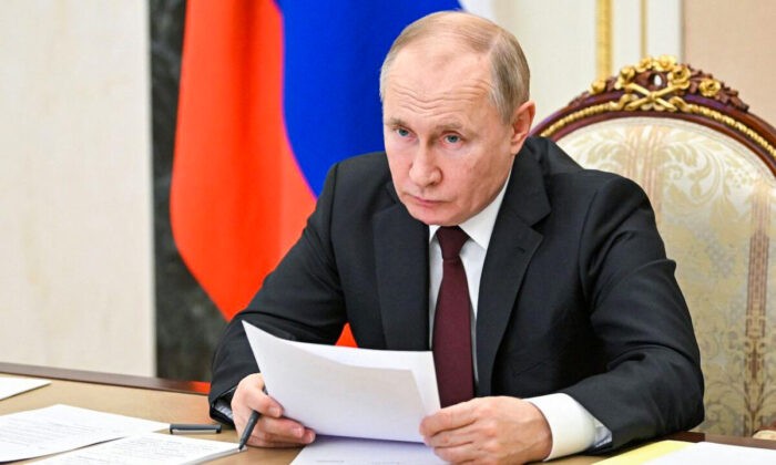 Президент России Владимир Путин проводит совещание по экономическим вопросам в Москве 17 февраля 2022 года. Фото: AlexeyNikolsky/Sputnik/AFPviaGettyImages
 | Epoch Times Россия