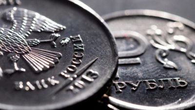 Россияне могут снимать проценты с валютных вкладов в рублях до 9 сентября