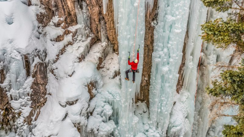 Ледолазание в ледовом парке Орей, штат Колорадо. (Danita Delimont/Shutterstock) | Epoch Times Россия