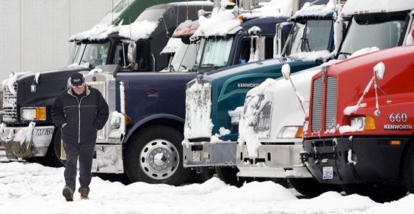 Согласно прогнозам Канадского совета по конференциям, при сохранении нынешних тенденций к 2020 году в Канаде будет не хватать 25 тыс. водителей грузовиков. (Stephen Brashear/Getty Images)