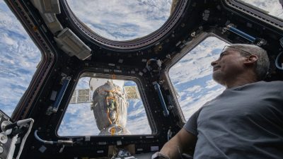 НАСА: Россия не собирается оставлять американского астронавта в космосе