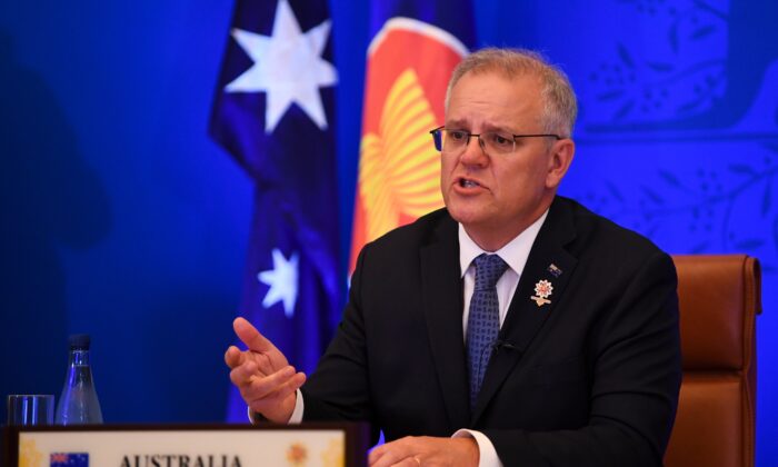 Премьер-министр Австралии Скотт Моррисон присутствует практически во время первого саммита АСЕАН-Австралия в здании парламента в Канберре, Австралия, 27 октября 2021 года. (AAP Image/Lukas Coch) | Epoch Times Россия