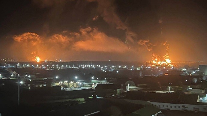 Пожар на нефтебазе в Брянске. Скриншот/youtube.com | Epoch Times Россия