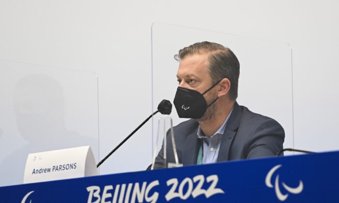 Президент Международного паралимпийского комитета (МПК) Эндрю Парсонс выступает на пресс-конференции МПК в Пекине 3 марта 2022 года. (Zhe Ji/Getty Images for IPC) | Epoch Times Россия