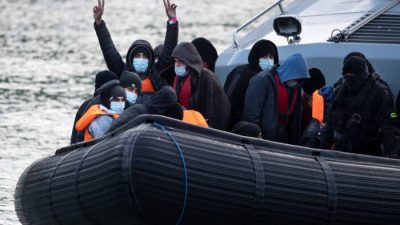 Великобритания будет депортировать нелегальных иммигрантов в Руанду