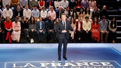 Предвыборная кампания без прямых дебатов завершается во Франции
