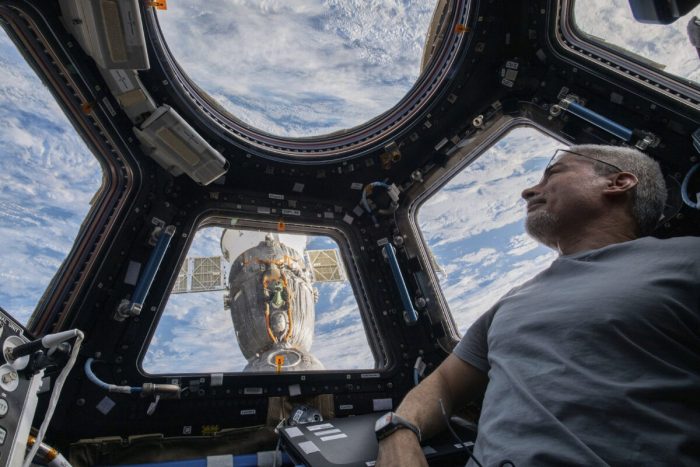 Американский астронавт, установивший рекорд по продолжительности полёта, вернулся на Землю в российской капсуле