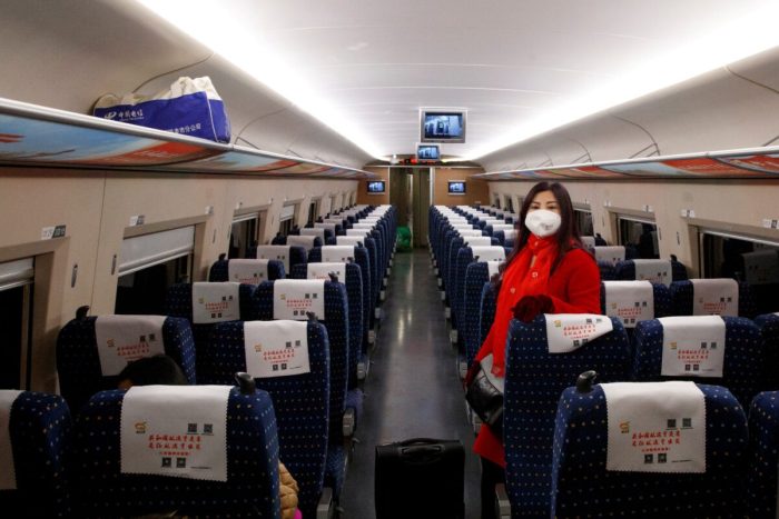 В Китае остановили поезд, когда у главного кондуктора диагностировали COVID