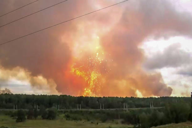 Взрывы на складе боеприпасов. Фото: OSA TV/AFP via Getty Images | Epoch Times Россия