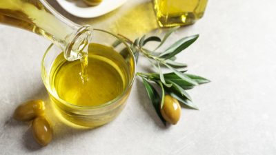 Оливковое масло: Почему оно полезнее других растительных масел