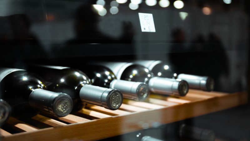 Надлежащая система хранения вина регулирует температуру и влажность для обеспечения надлежащего старения и идеального вкуса. Фото: Андрей Застрожнов/Shutterstock | Epoch Times Россия