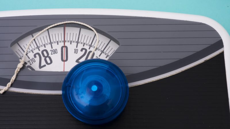 Чтобы сбросить вес и удержать его без возврата, нужно навсегда изменить свой рацион питания. Фото: Karen roach/Shutterstock | Epoch Times Россия