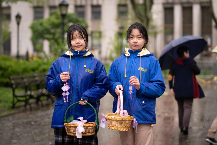 Дождь в Нью-Йорке не помешал отпраздновать Всемирный день Фалунь Дафа