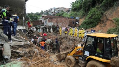 В результате схода оползней и наводнений в Бразилии погибли 80 человек
