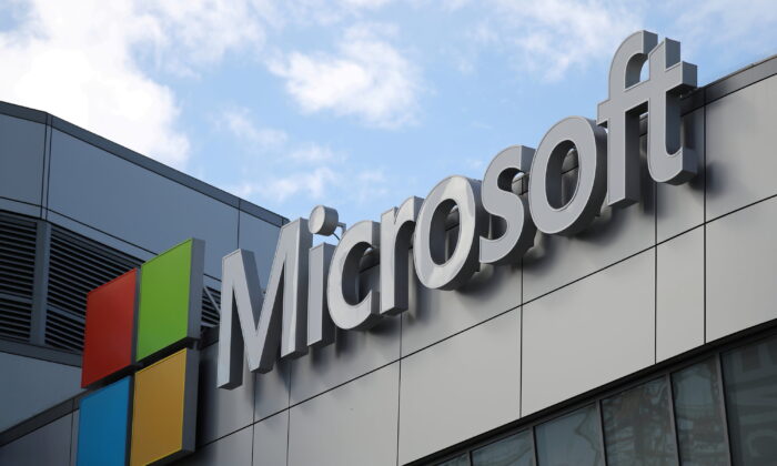 Логотип Microsoft в Лос-Анджелесе, 7 ноября 2017 года. (Lucy Nicholson/Reuters) | Epoch Times Россия