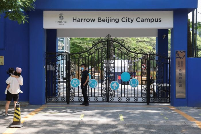 Из международных школ в Китае массово увольняются иностранные учителя