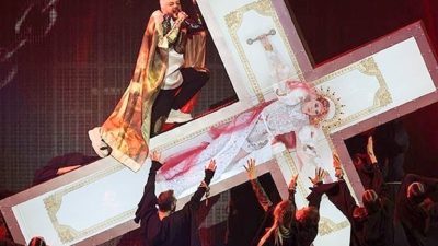 «Бесовское шоу»: Киркоров в честь своего 55-летия сплясал на кресте
