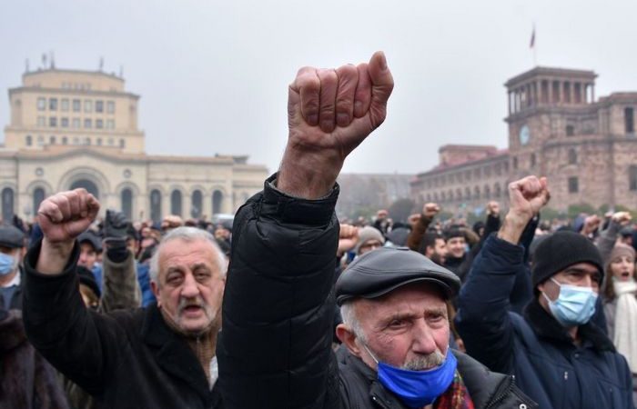 В Армении на протестных акциях задержали около 280 человек. Фото: KAREN MINASYAN/AFP via Getty Images | Epoch Times Россия