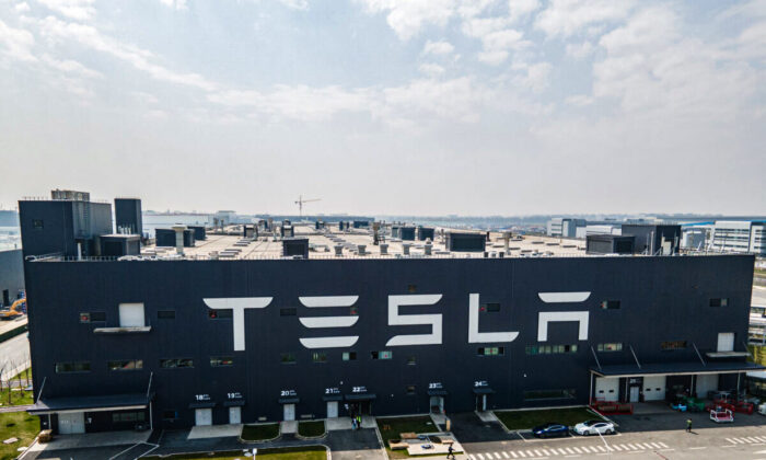 Шанхайская гигафабрика Tesla в Китае 29 марта 2021 года. (Xiaolu Chu/Getty Images) | Epoch Times Россия