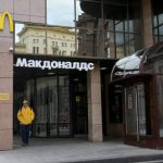 McDonald’s продаст российские рестораны местному оператору