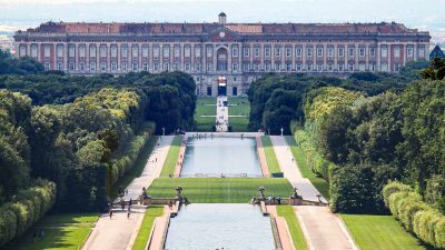 Самый большой королевский дворец в мире: Казерта, Италия