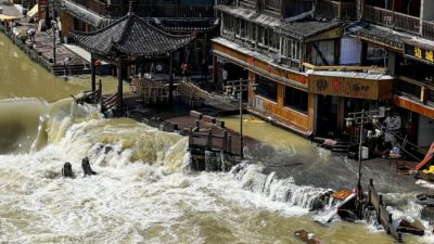 17 человек погибли, 4 пропали без вести в результате наводнения в Центральном Китае