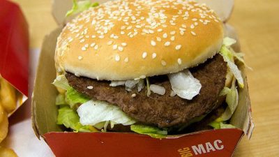 Сеть ресторанов «Макдоналдс» переименована в России во «Вкусно и точка»