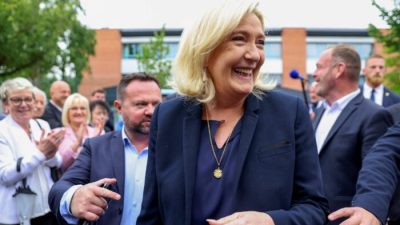 «Национальное объединение» Ле Пен вызвало шок во Франции после прорыва на выборах