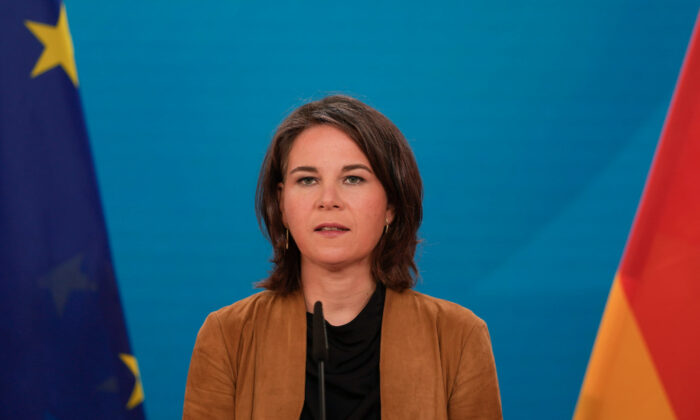 Министр иностранных дел Германии Анналена Баербок информирует СМИ о политике Германии в Афганистане на пресс-конференции в Берлине 23 июня 2022 года. (Markus Schreiber/AP Photo) | Epoch Times Россия