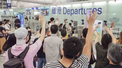 Около 80% гонконгцев намерены эмигрировать