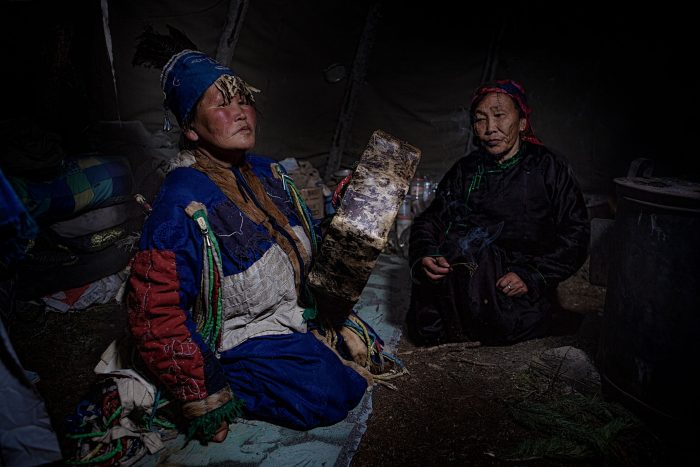 Фотографы запечатлели жизнь оленеводов, живущих на границе Монголии и Сибири