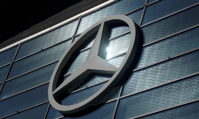 Логотип Mercedes-Benz на Франкфуртском автосалоне 2019 (IAA) во Франкфурте, Германия, 10 сентября 2019 года. (Ralph Orlowski/Reuters) | Epoch Times Россия