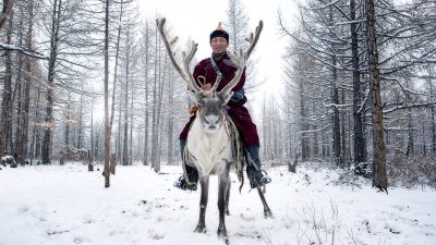 Фотографы запечатлели жизнь оленеводов, живущих на границе Монголии и Сибири