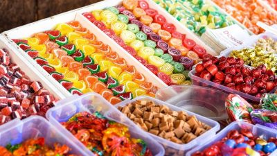 В РФ снизилось производство сладостей