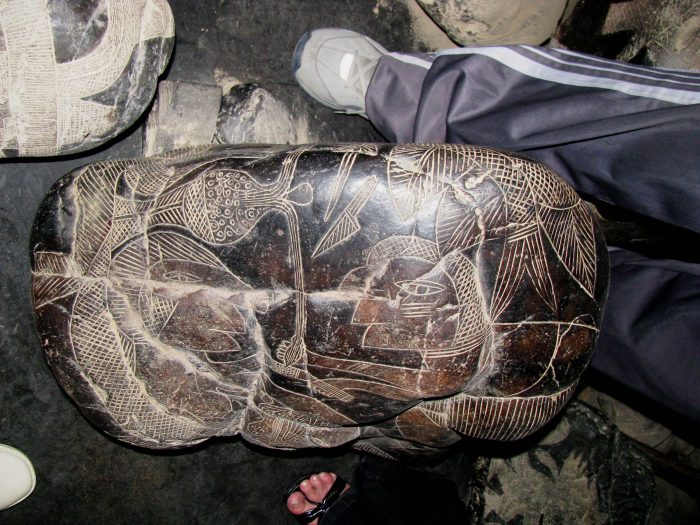В Перу найдены загадочные камни с изображениями доисторических «кардиохирургов»