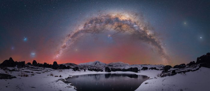 Фотограф года, снимающий Млечный путь, рассказывает о галактических панорамах в «волшебных» местах, метеорах и многом другом