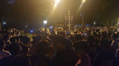 Студенты Тяньцзиньского университета протестуют против блокировки