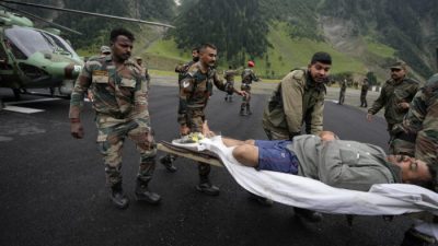 Погибли 16 человек и тысячи спасены во время наводнения на месте паломничества в Кашмире