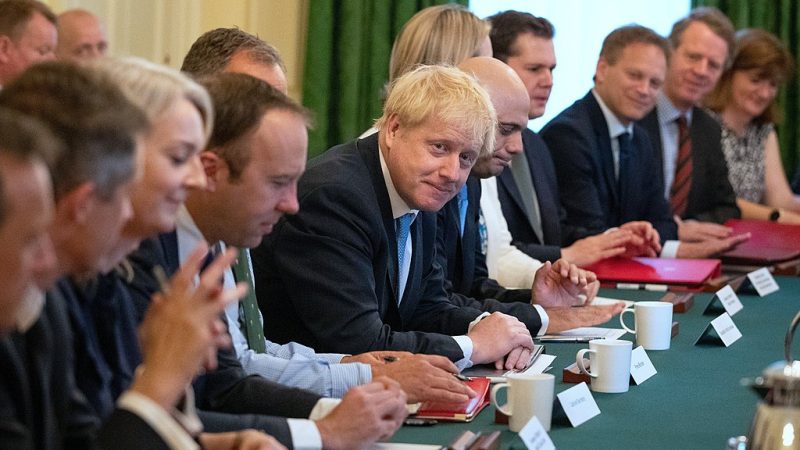 Джонсон проводит своё первое заседание кабинета министров на Даунинг-стрит, 10, 25 июля 2019 года. (Фото: ru.wikipedia.org/UK Prime Minister/Open Government License v3.0) | Epoch Times Россия