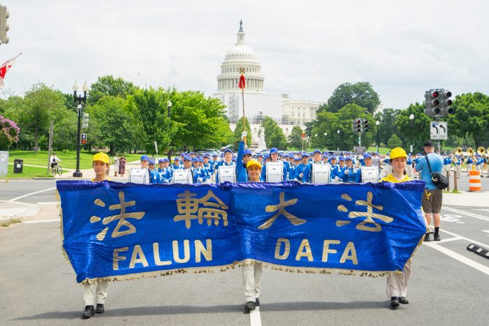 На митинге в Вашингтоне призвали положить конец насильственному извлечению органов у последователей Фалуньгун в Китае