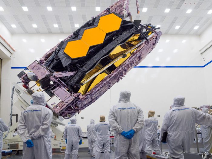 НАСА представит первые полноцветные снимки с космического телескопа Уэбба