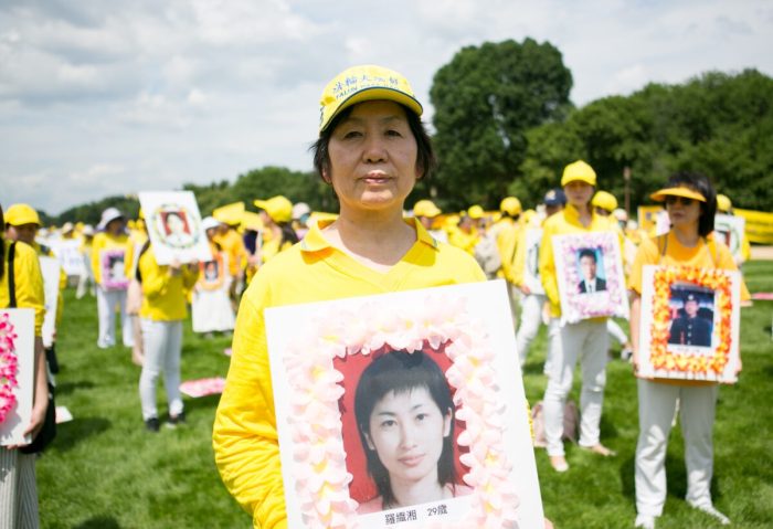 В Вашингтоне провели акцию со свечами в память о репрессированных последователях Фалуньгун в Китае
