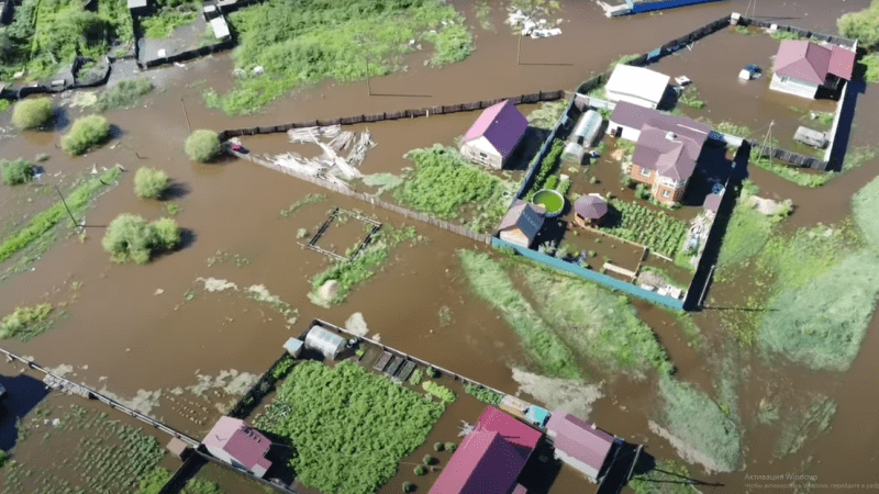 Посёлок Биофабрика под Читой затопило. Скриншот/youtube.com | Epoch Times Россия