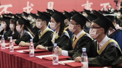 Рекордное количество китайских выпускников сталкивается с безработицей