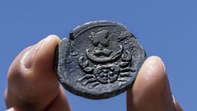 Впервые монета с изображением знака зодиака найдена у берегов Израиля
