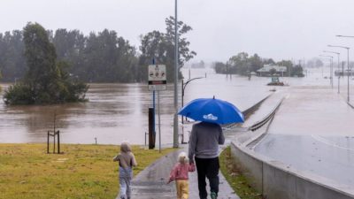 85 000 австралийцев в Сиднее эвакуированы из-за продолжающегося наводнения