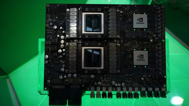 Nvidia Drive Pegasus, первый в мире суперкомпьютер с искусственным интеллектом для роботакси уровня 5, на выставке потребительских технологий CES в Винчестере, штат Невада, 9 января 2018 г. Фото: Alex Wong/Getty Images  | Epoch Times Россия